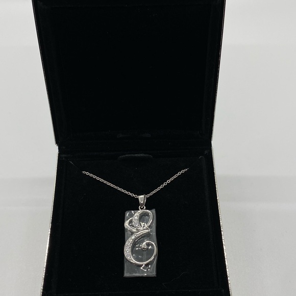 Silver necklace with letter E pendant, diamond CZ. - Picture 6 of 8